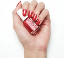 Essie Winter Collection Nagellak – 667 Knotty Or Nice - Rode Glitter Nagellak -Essie 1200x1095