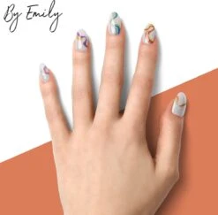 By Emily - Nagel Wrap - The Magic Belongs To Color | 16 Stickers | Nail Wrap | Nail Art | Trendy | Design | Nagellakvrij | Eenvoudig | Nagel Wrap | Nagel Stickers | Folie | Zelfklevend | Sjablonen -Essie 1200x1180 20