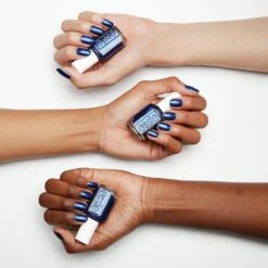 Essie Winter Collection Nagellak – 670 Tied And Blue - Blauwe Glitter Nagellak -Essie 1200x1200 201