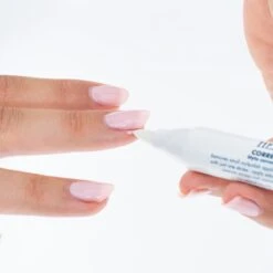 Herome Corrector Pen - Milde Acetonvrije Nagellakremover In Een Handige Stift - 3ml. 6 Herome Corrector Pen - Milde Acetonvrije Nagellakremover In Een Handige Stift - 3ml. -Essie 1200x1200 9