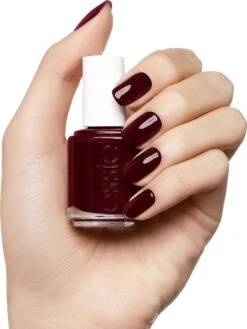 Essie Bordeaux 50 - Bordeaux - Nagellak -Essie 900x1200 5