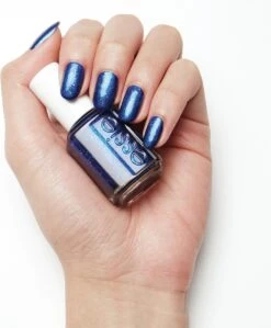 Essie Winter Collection Nagellak – 670 Tied And Blue - Blauwe Glitter Nagellak -Essie 992x1200